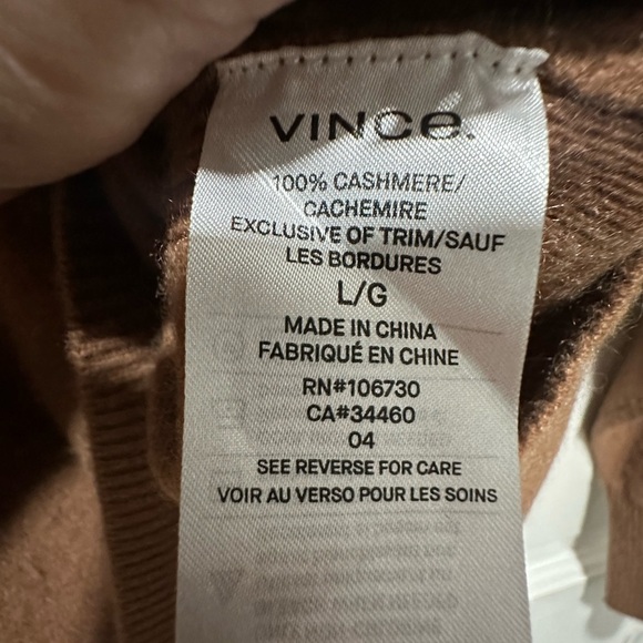 Vince 100% Cashmere Bateau Neckline Sweater Caramel Size Large - Picture 5 of 5